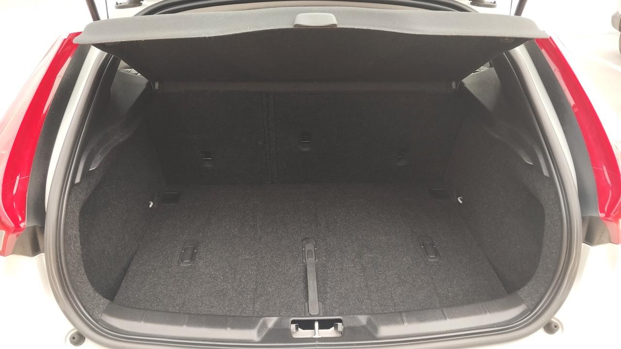 VOLVO V40 1.6 DIESEL NAVI-GARANZIA FULL