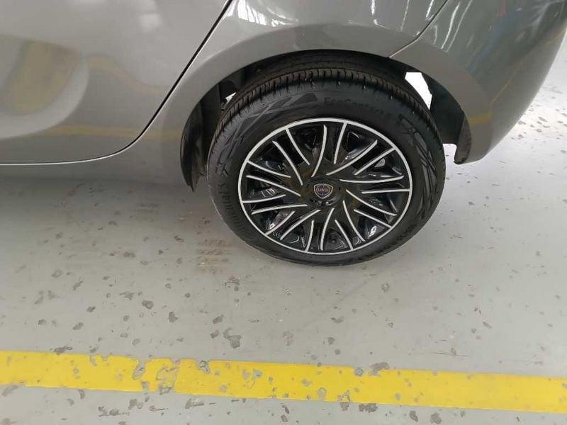 Lancia Ypsilon New 5 porte My24 1.0 Firefly 70 CvStart&Stop Hybrid Oro