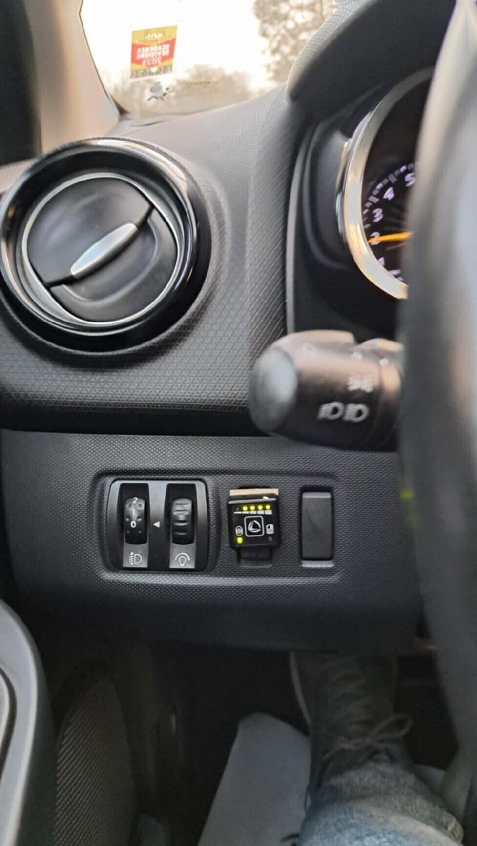 Renault Clio 1.2 16V 5 porte GPL Yahoo!