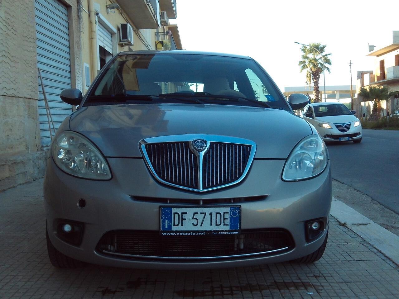 Lancia Ypsilon 1.3 MJT 75 CV Platino