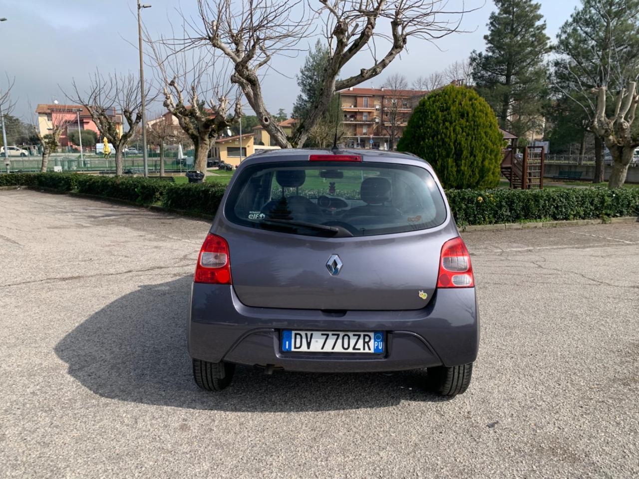 Utilitaria 1.2 benzina neopatentati