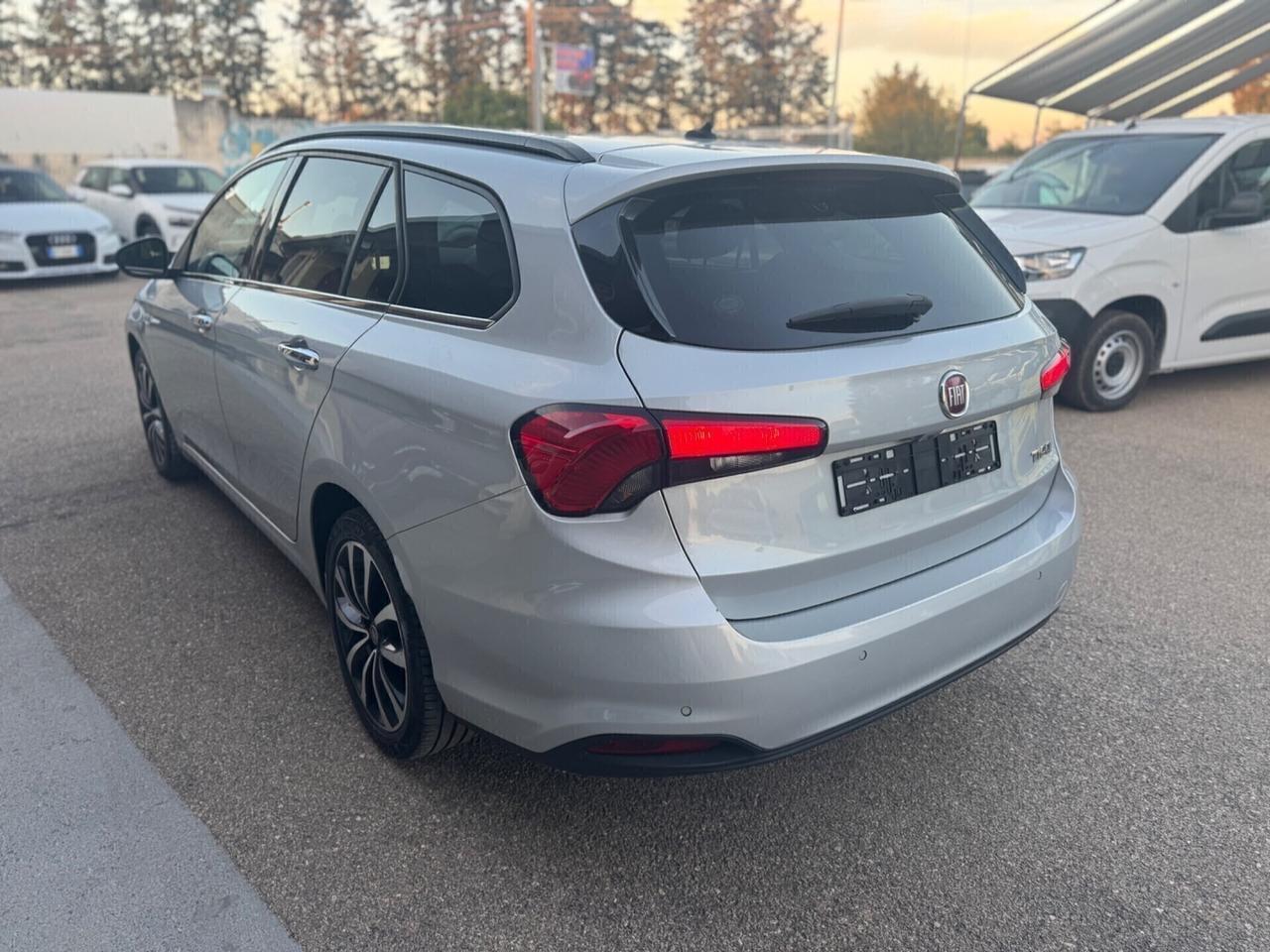 Fiat Tipo 1.6 Mjt SW Lounge Navi Retro Carplay