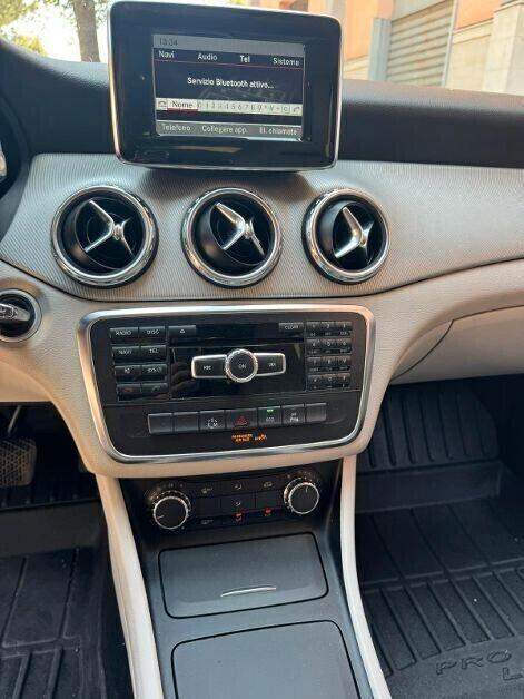 Mercedes-Benz GLA 200d Aut. *FULL OPT.* da VETRINA