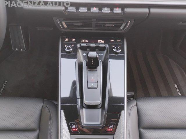 PORSCHE 992 Carrera