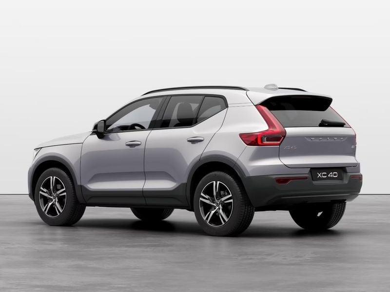 Volvo XC40 B3 163+14 CV Mild Hybrid Benzina Automatica Plus Dark