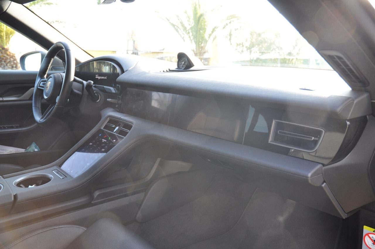 Porsche Taycan 4 Cross Turismo