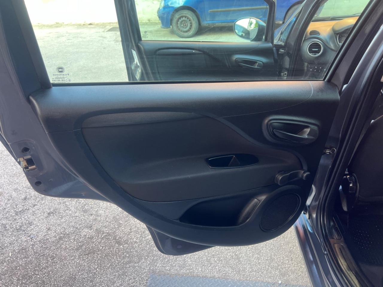 Fiat Punto 1.3 MJT II S&S 95 CV 5 porte Street