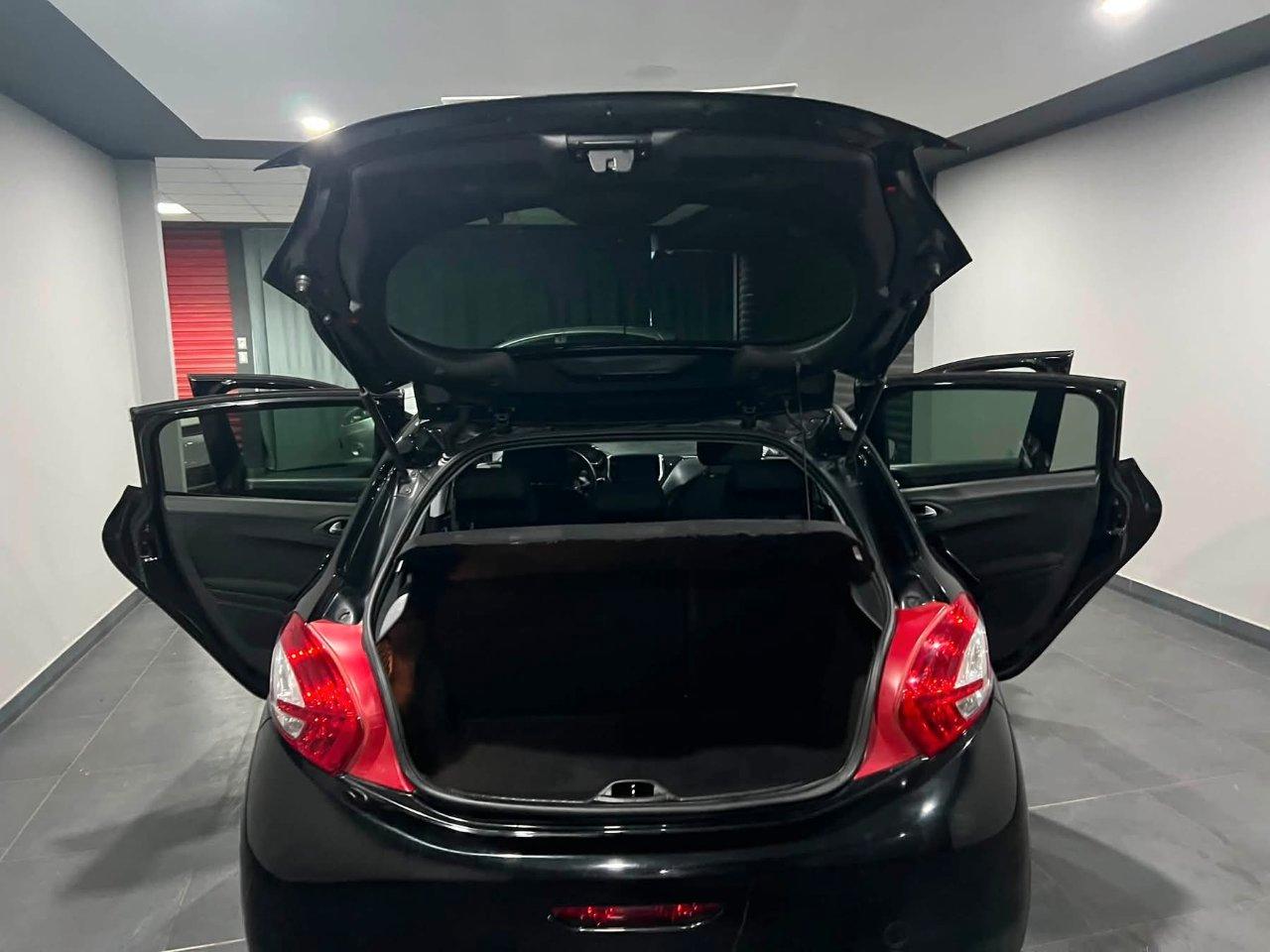 Peugeot 208 208 1.4 hdi 5 Porte TOTAL BLACK