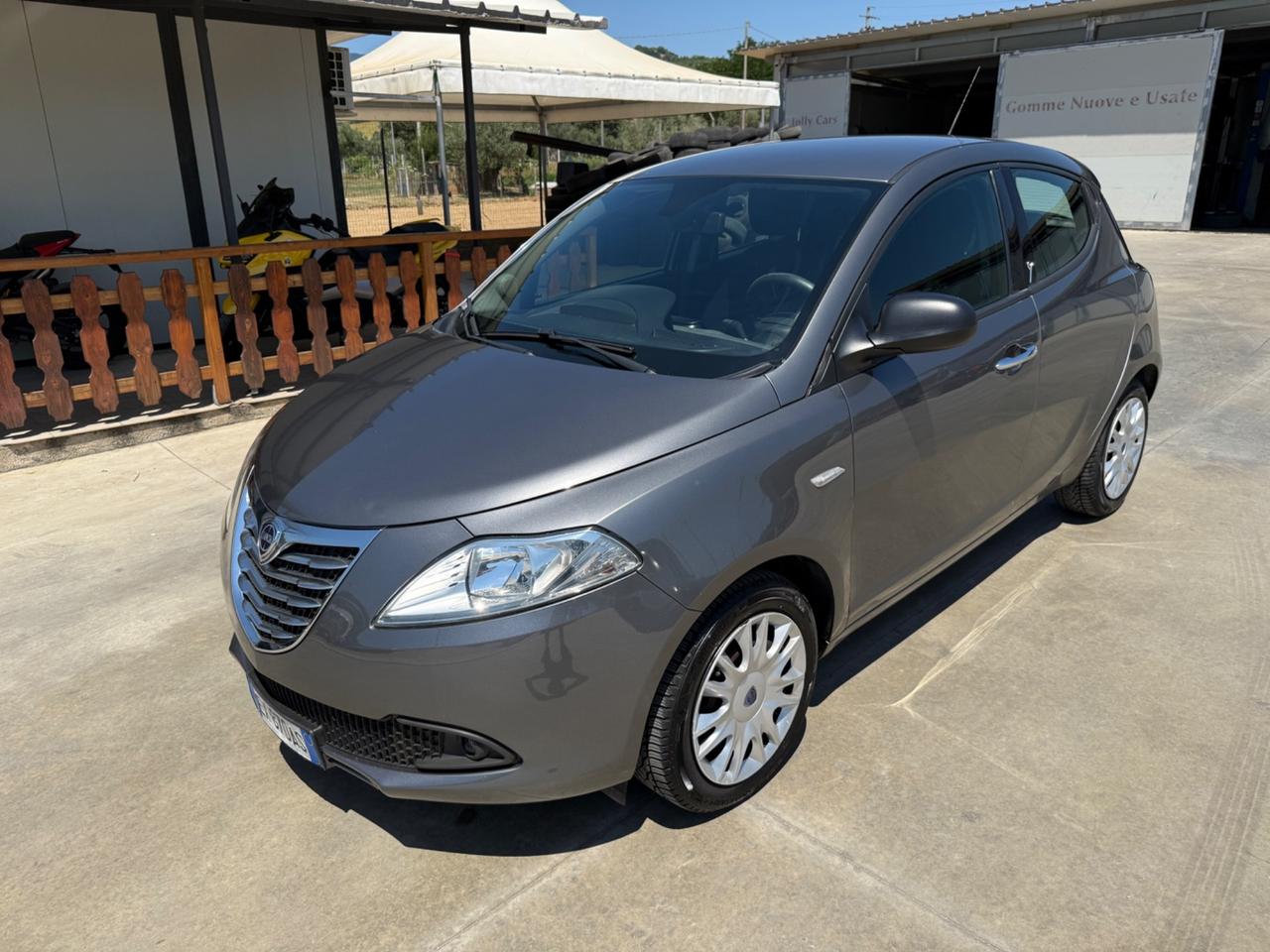 Lancia Ypsilon 1.2 69 CV 5 porte Gold