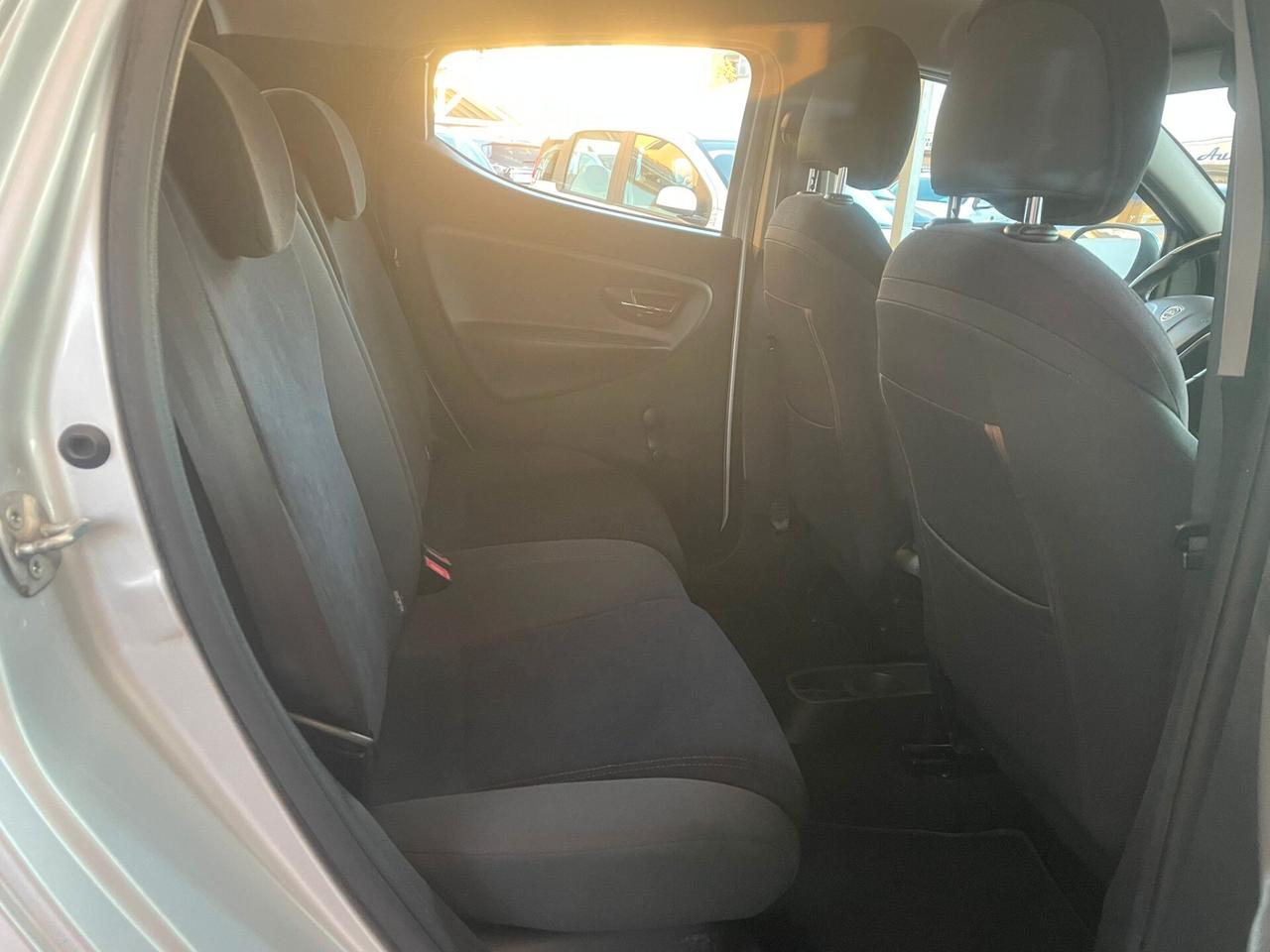 Lancia Ypsilon 0.9 TwinAir 85 CV 5 porte S&S Platinum