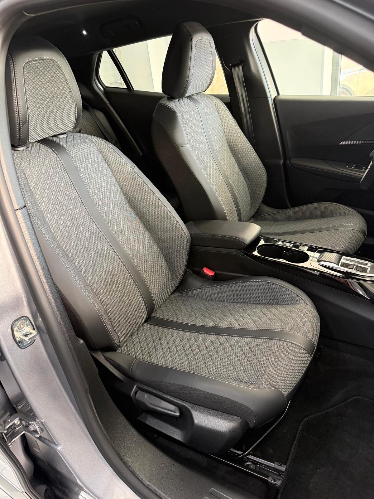 Peugeot 2008 PureTech 130 S&S EAT8 Allure