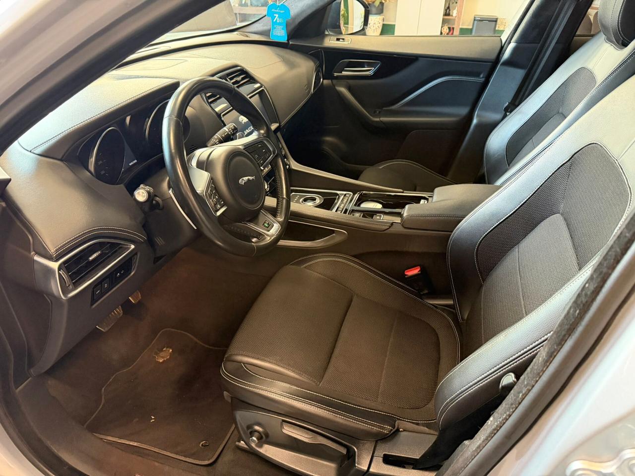 Jaguar F-Pace 2.0 D 180 CV AWD aut. R-Sport