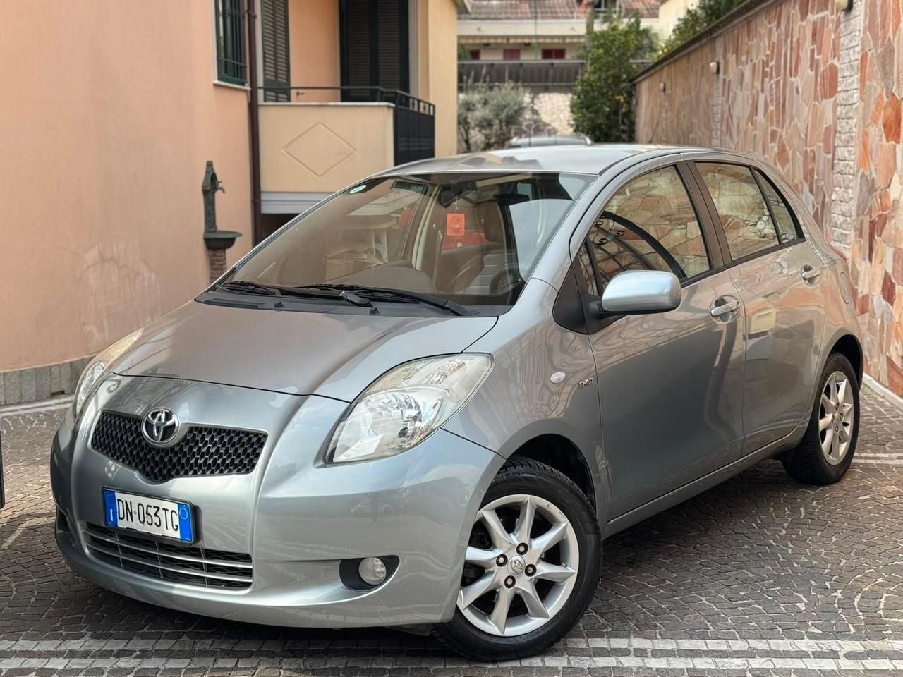 Toyota Yaris 1.4D Navi 5 porte