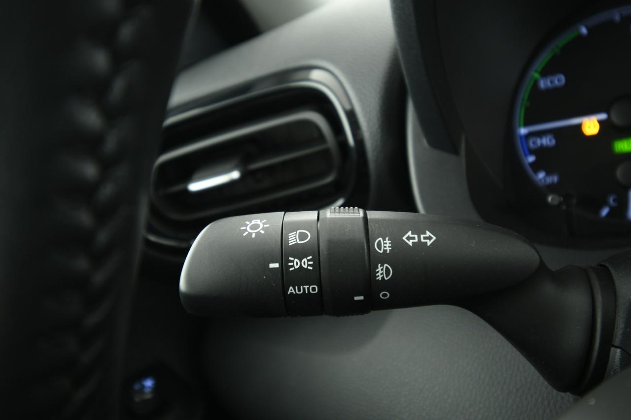 TOYOTA Yaris 1.5h Business CAMERA+ACC+APP CONNECT+NEOPATENTATI