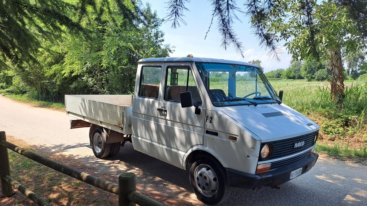 Iveco daily 7 posti cassone3,2