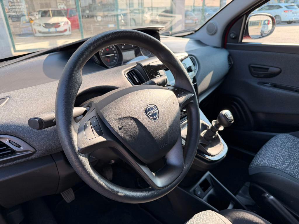 Lancia Ypsilon 1.0 firefly hybrid Silver s&s 70cv