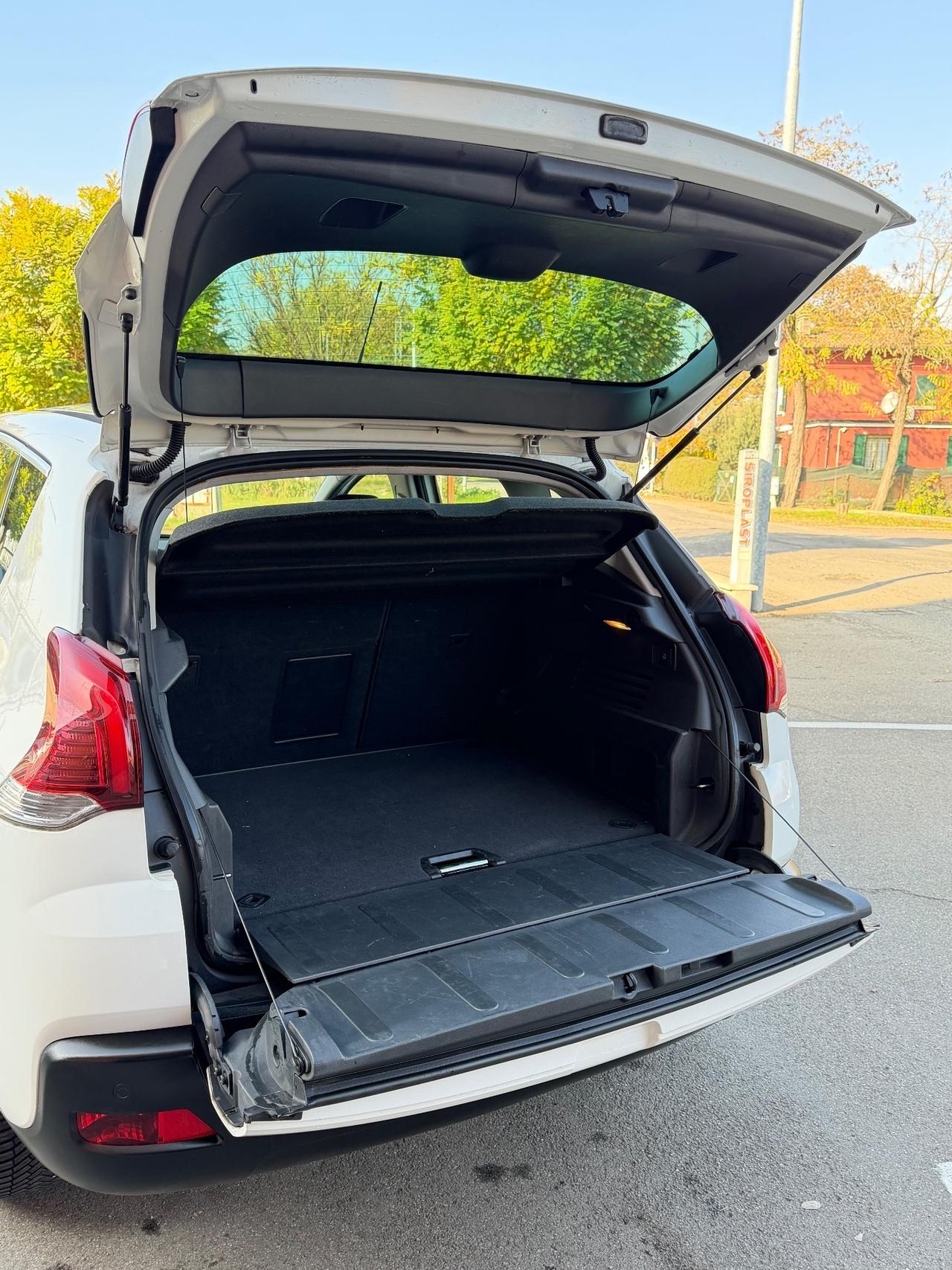 Peugeot 3008 1.6 HDi 115CV Business