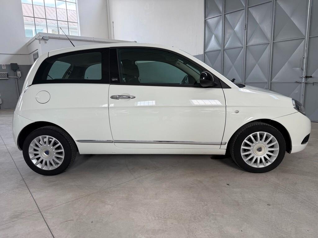 Lancia Ypsilon 1.2 69 CV Unyca
