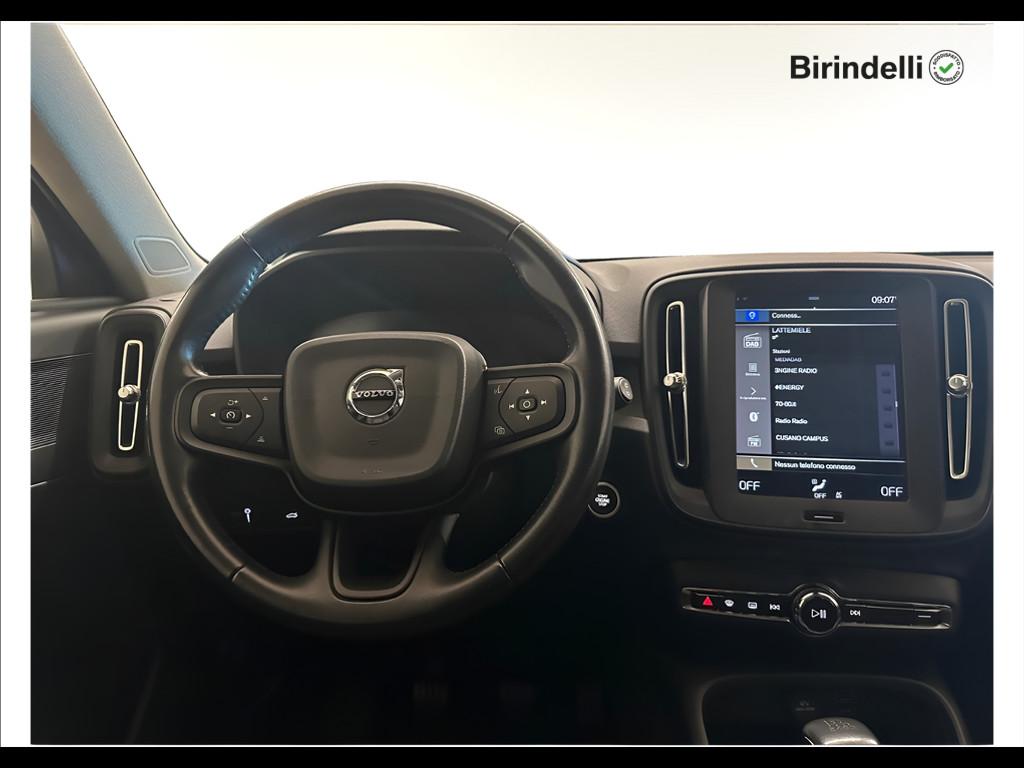 VOLVO XC40 (2017-->) - XC40 T2 Momentum