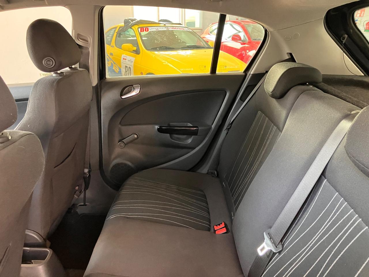 Opel Corsa 1.2 5 porte Cosmo NEOPATENTATI