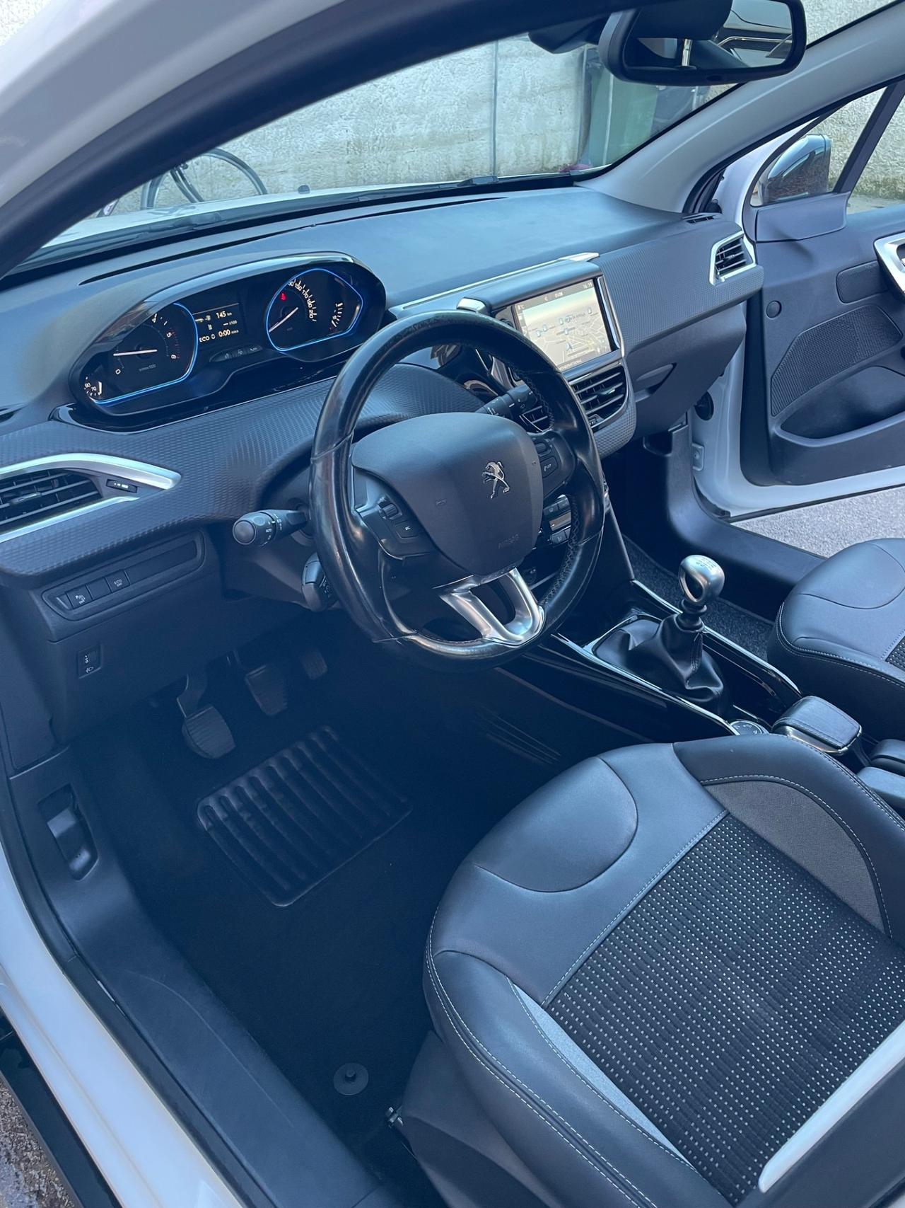 Peugeot 2008 BlueHDi 120 S&S Allure retrocamera navigatore ecc