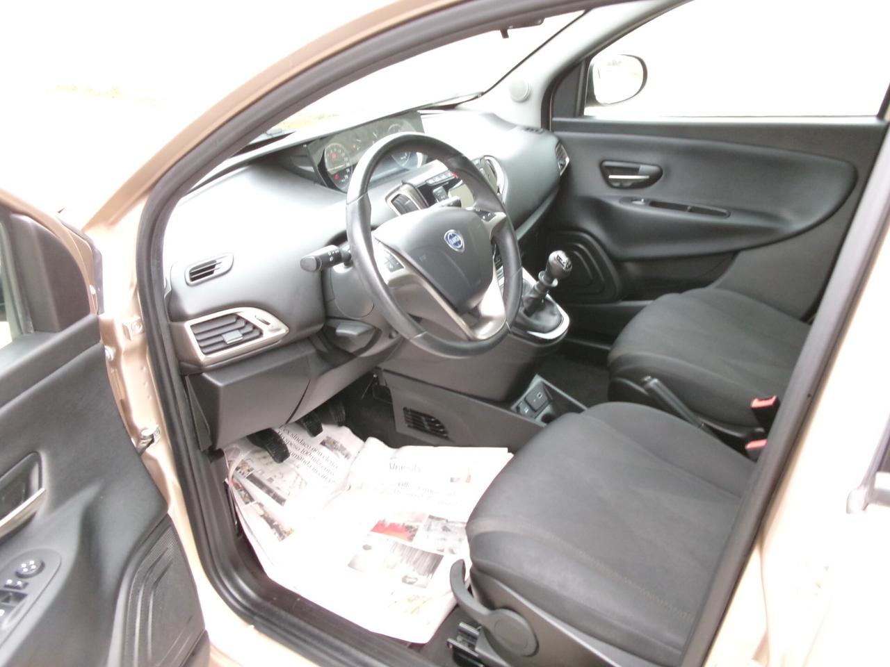 Lancia Ypsilon 1.0 FireFly 5 porte S&S Hybrid Ecochic Gold