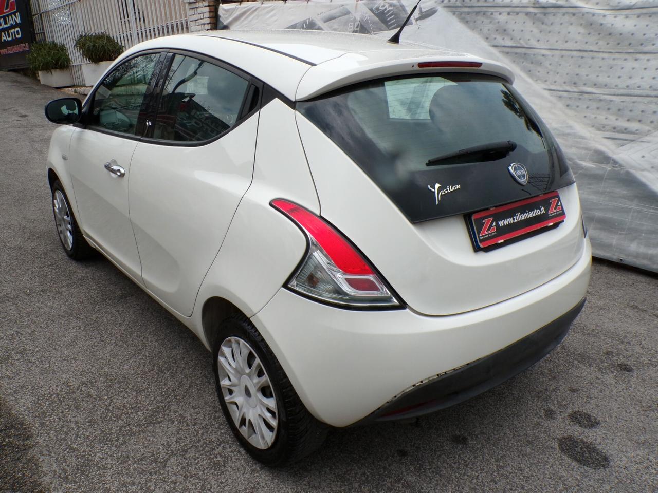 Lancia Ypsilon 1.3 MJT 75 CV Unyca