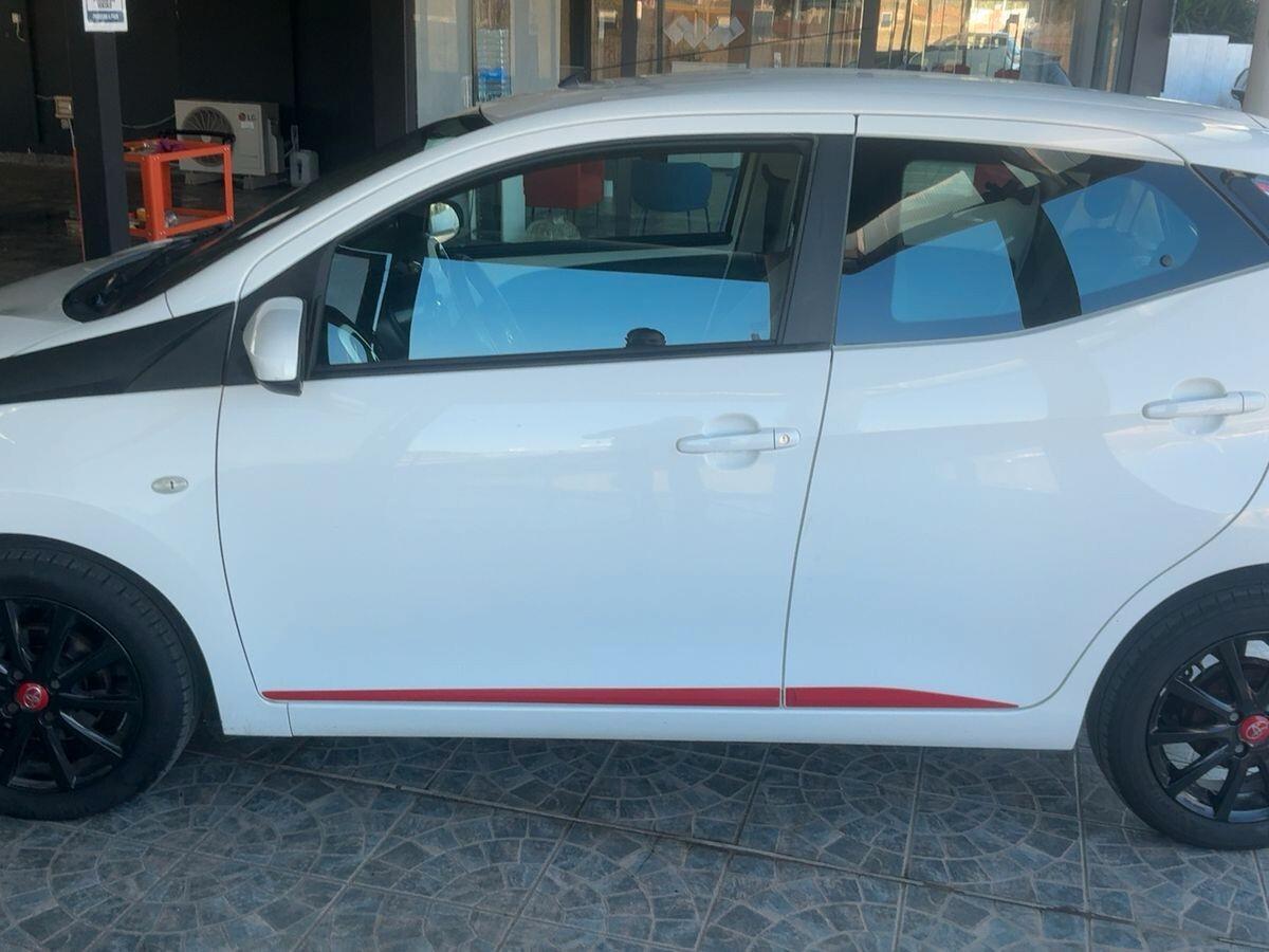 Toyota Aygo 1.0 VVT-i 69 CV 5 porte x-play