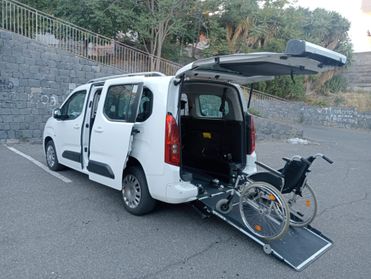 Opel Combo Life Pianale ribassato con rampa disabili in carrozzina