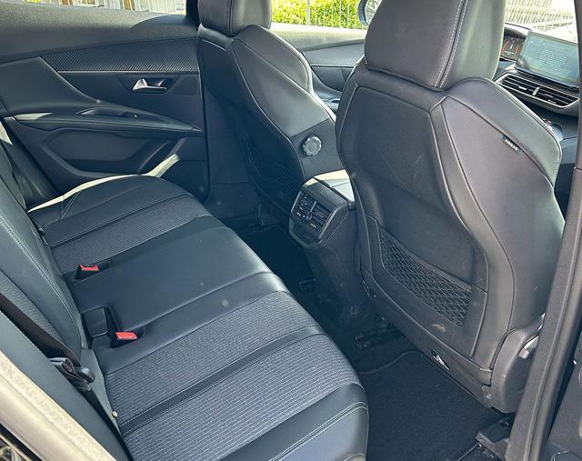 PEUGEOT 3008 BlueHDi 130 S&S Allure