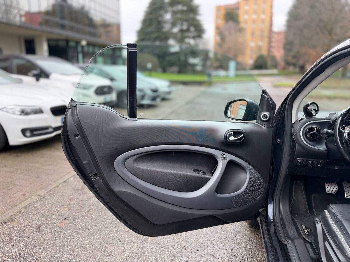 Smart Fortwo 0.9 t Brabus Xclusive 109cv twinamic