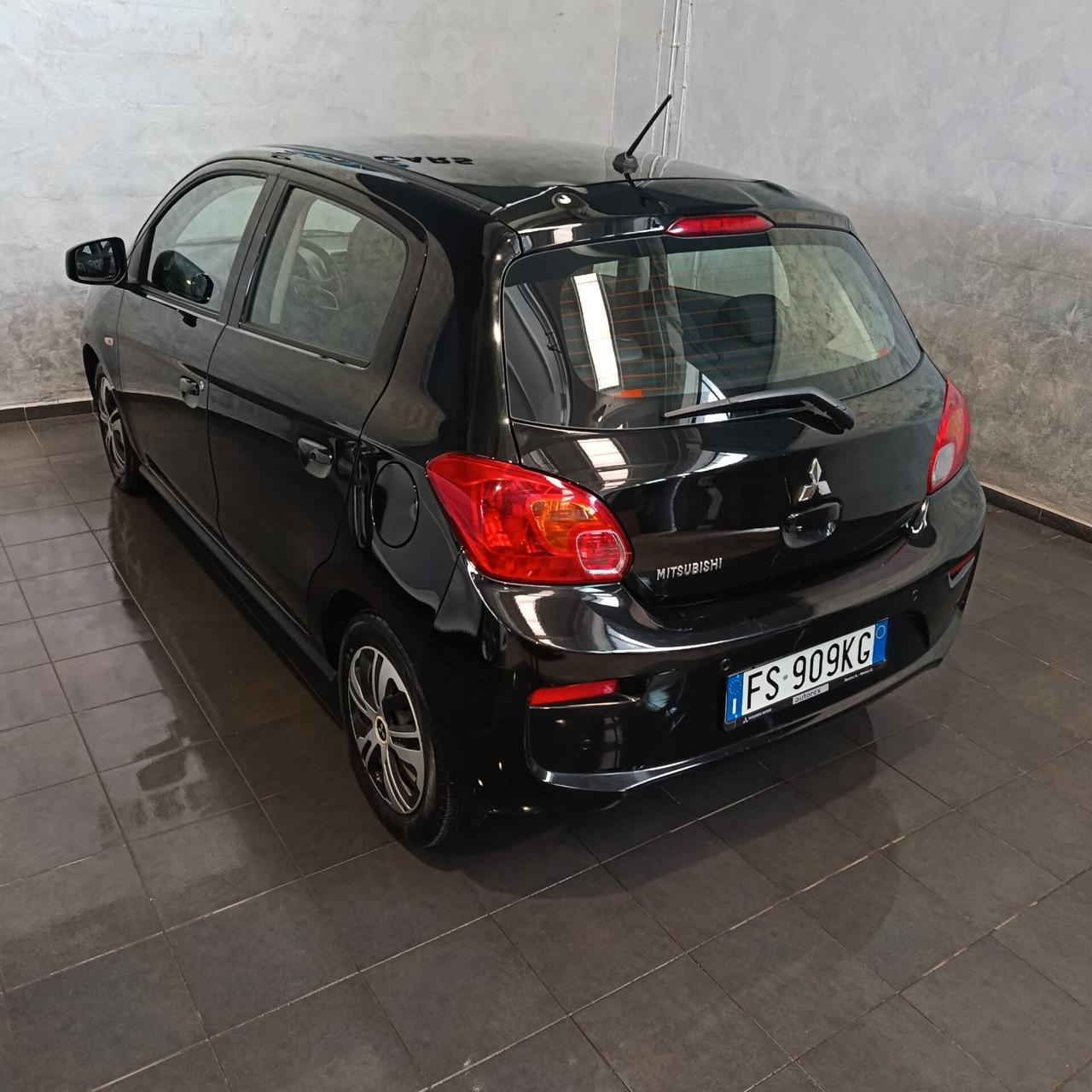 Mitsubishi Space Star 1.0 Invite SOLO 28000KM