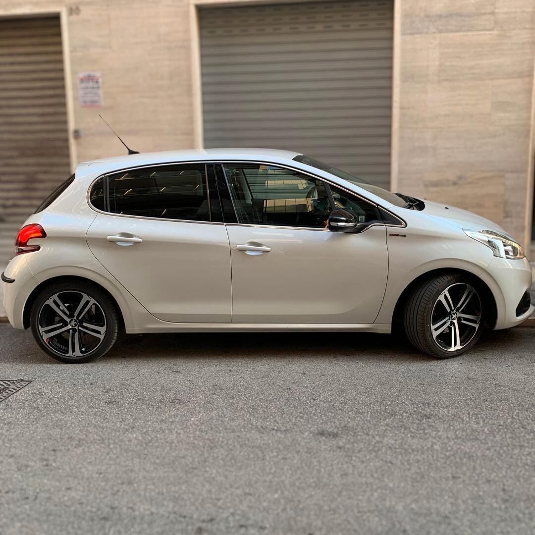 Peugeot 208 BlueHDi 100cv GT Line **FULL**