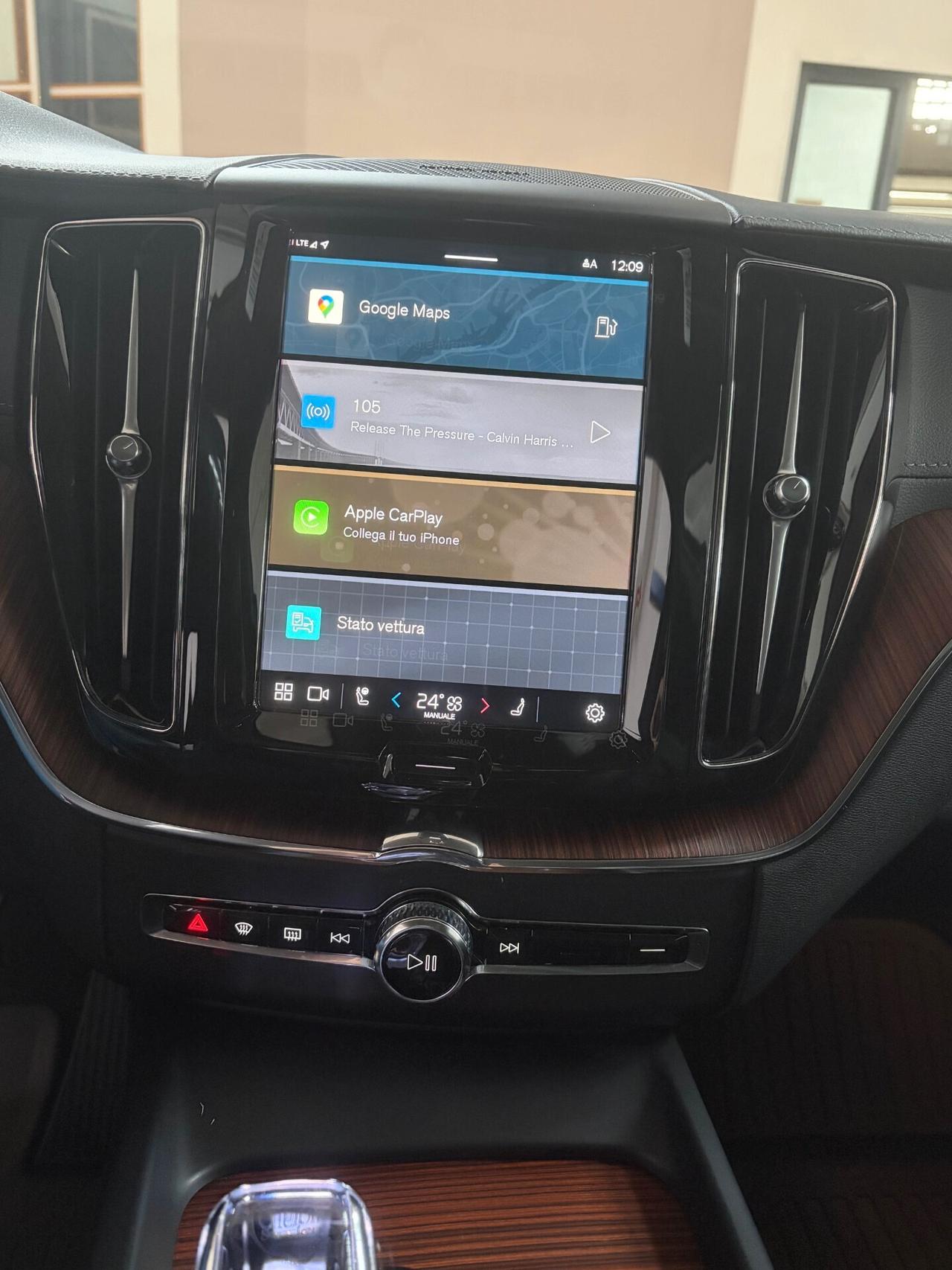 VOLVO XC60 B4 D AWD ULTIMATE DARK