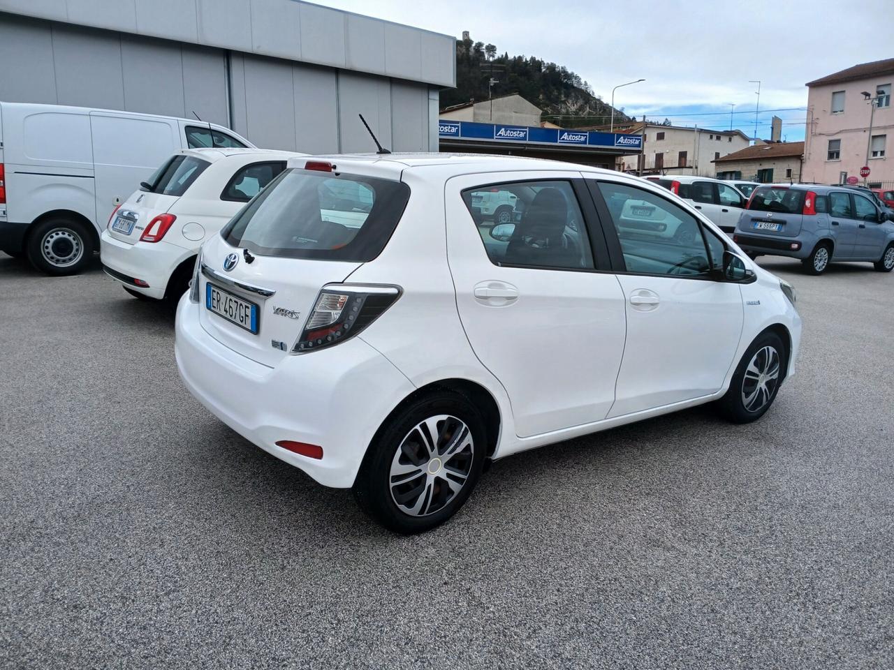 TOYOTA YARIS 1.5 HYBRID 5P LOUNGE BENZINA AUTO