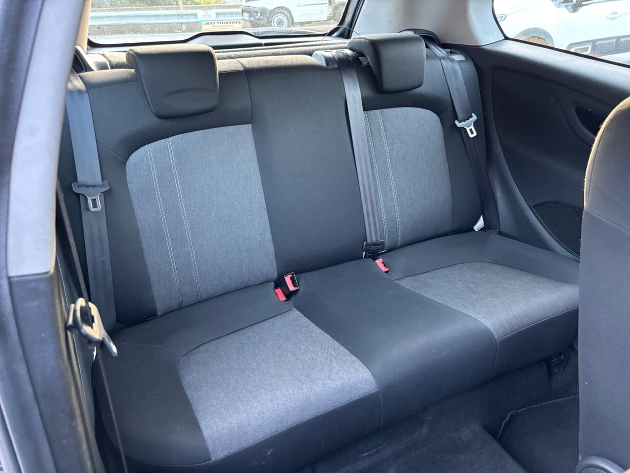 FIAT GRANDE PUNTO 1.4 BENZINA/METANO NEOPATENTATI 5 posti