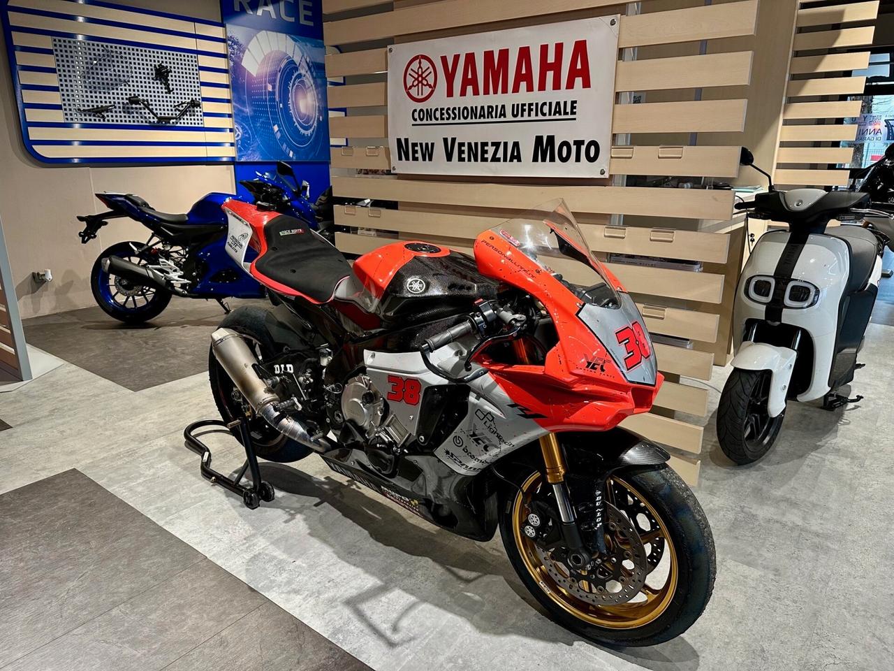 Yamaha YZF R1 PRONTO PISTA - 2015
