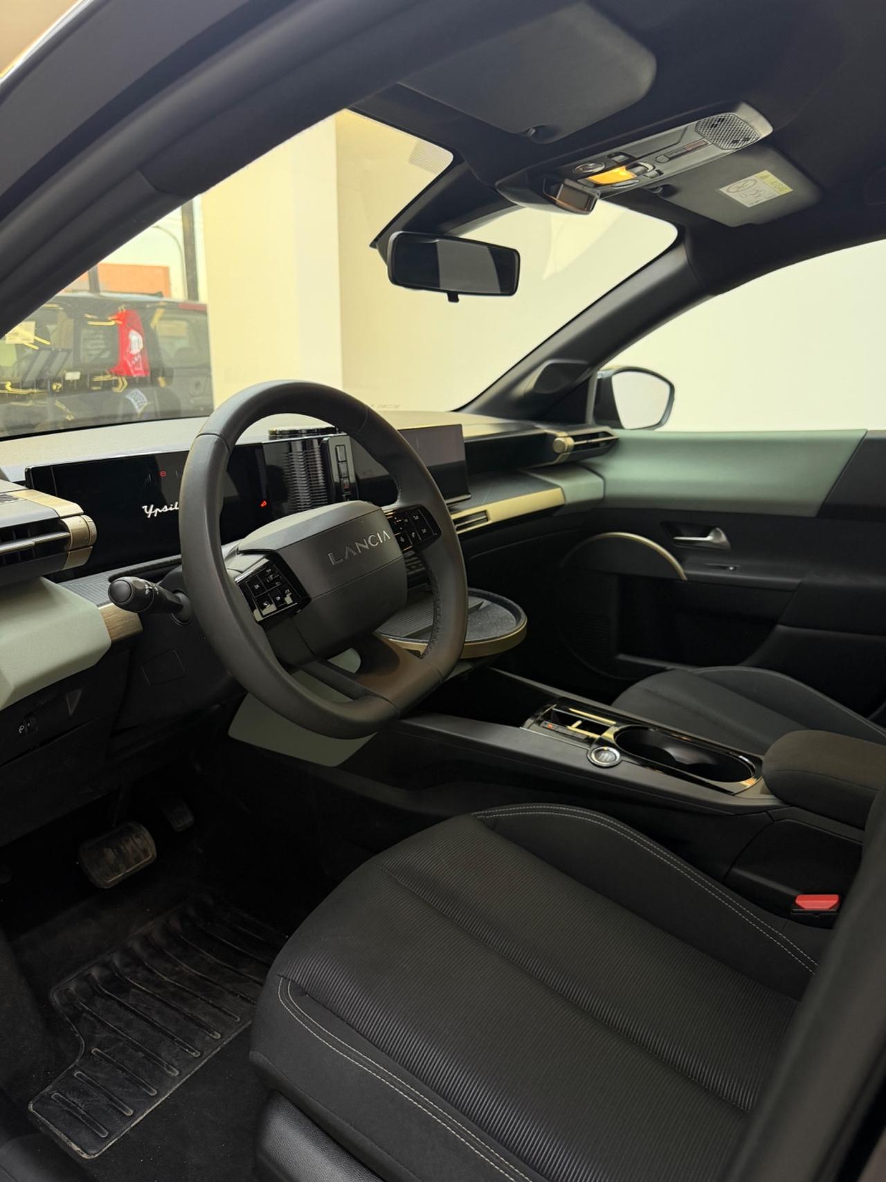 Lancia Ypsilon Hybrid e-DCT
