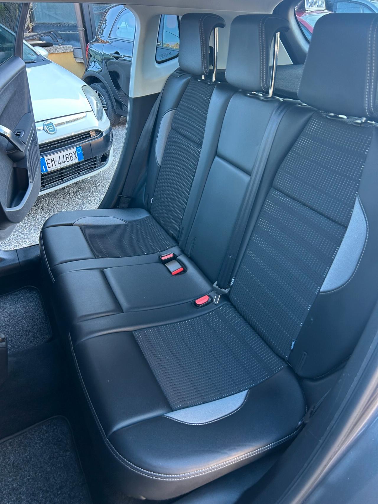 " UNA CHICCA " Peugeot 2008 Blue HDi Allure