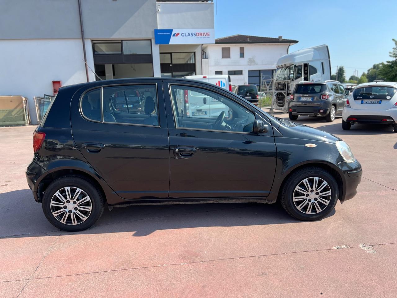 Toyota Yaris 1.0i 16V cat 5 porte Sol