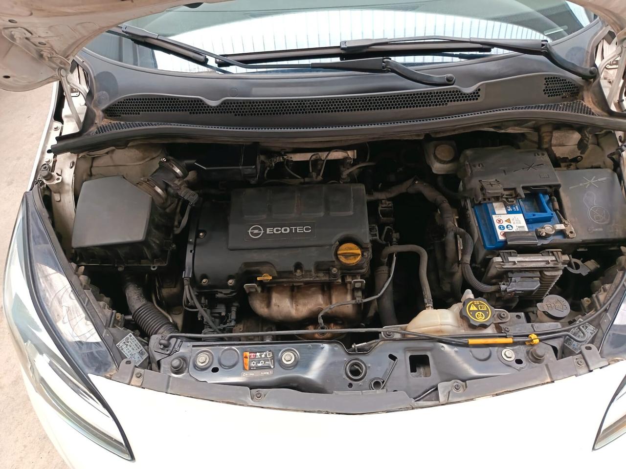 Opel Corsa 1.4 90CV GPL Tech 5 porte 68kW