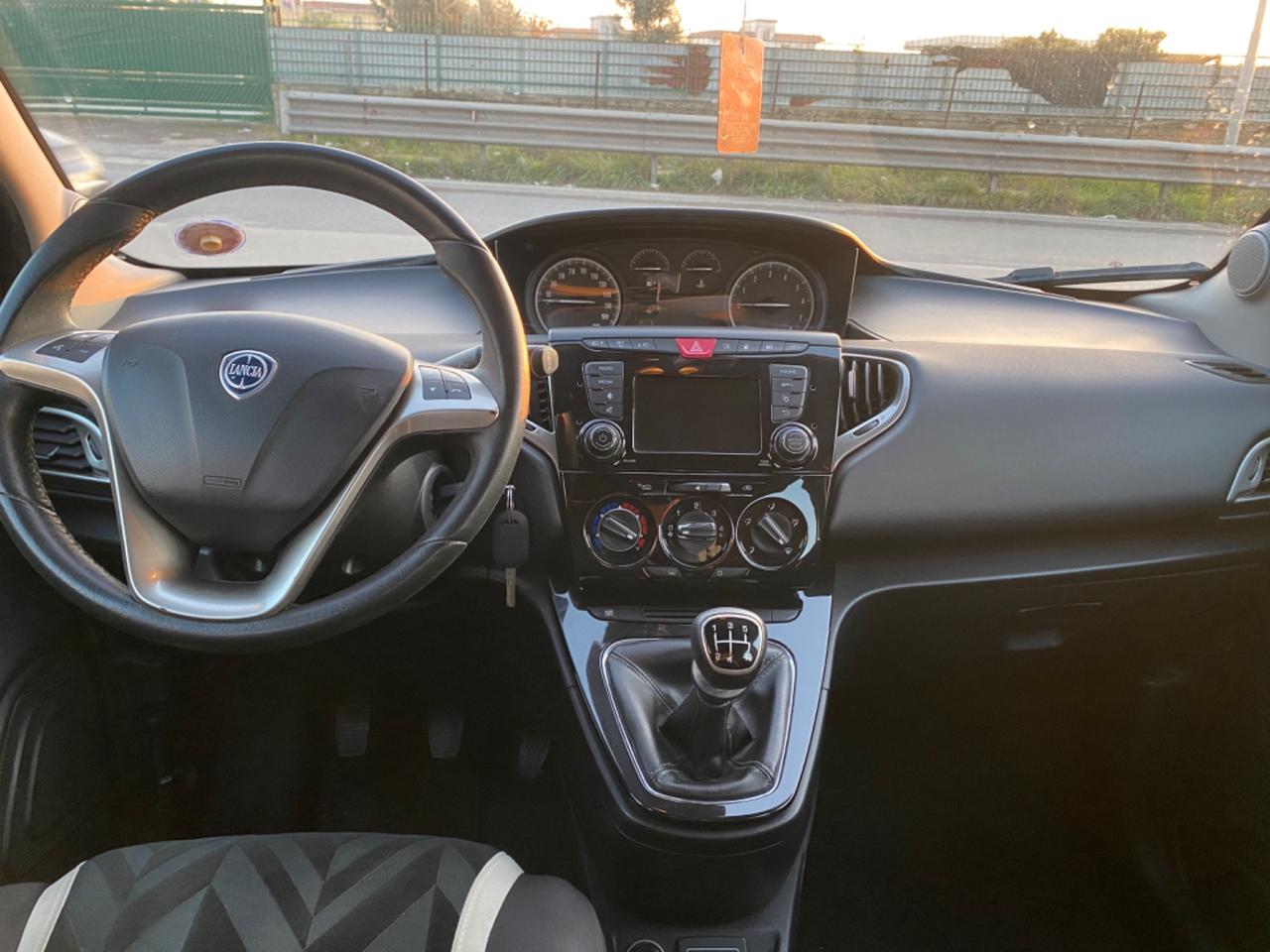 Lancia Ypsilon 1.2 69 CV 5 porte GPL Ecochic Silver