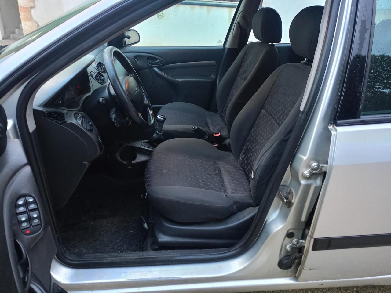 Ford Focus 1.6i 16V cat SW Ghia