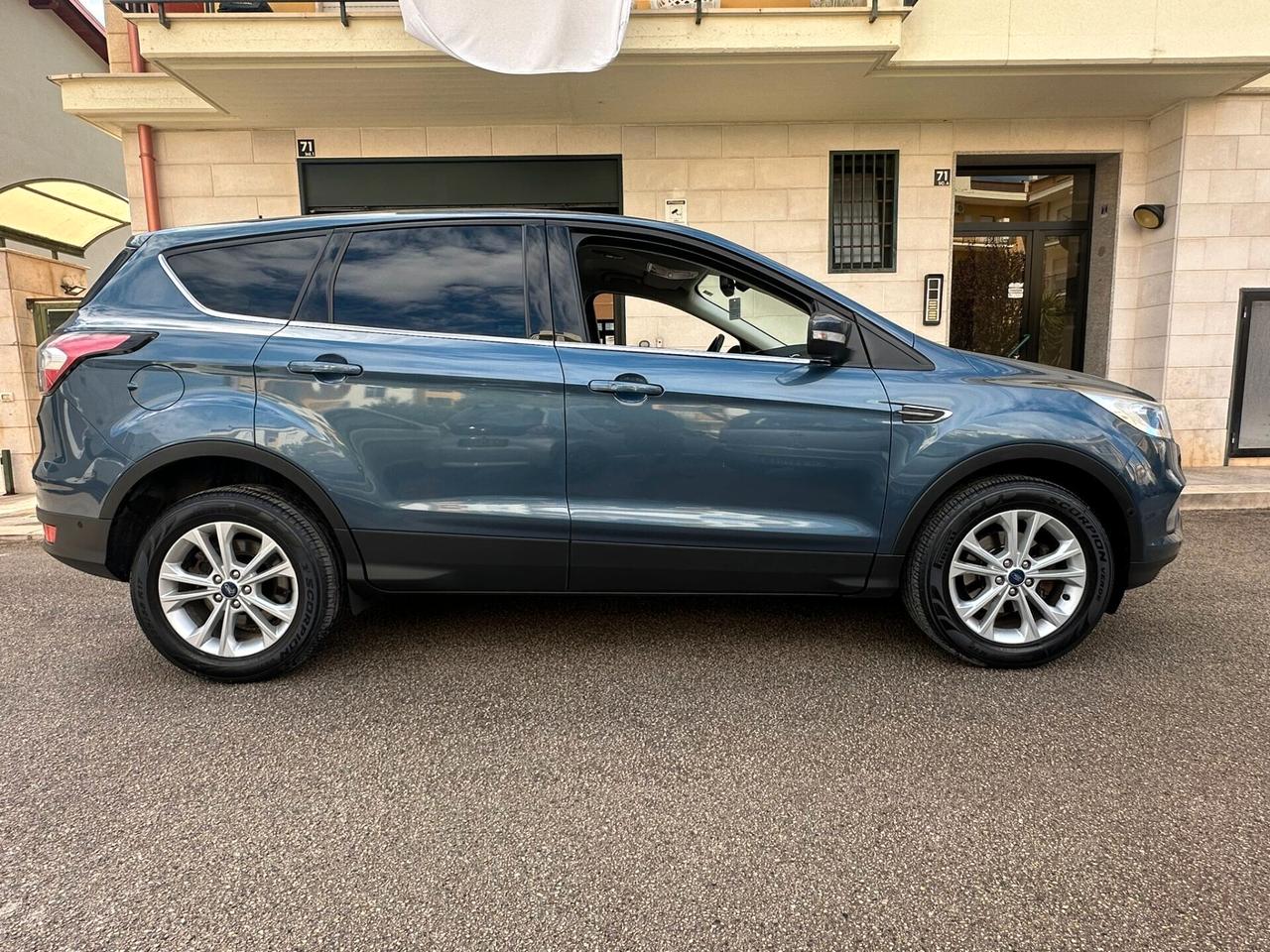 Ford Kuga 1.5 TDCI 120 CV S&S 2WD Powershift Edition