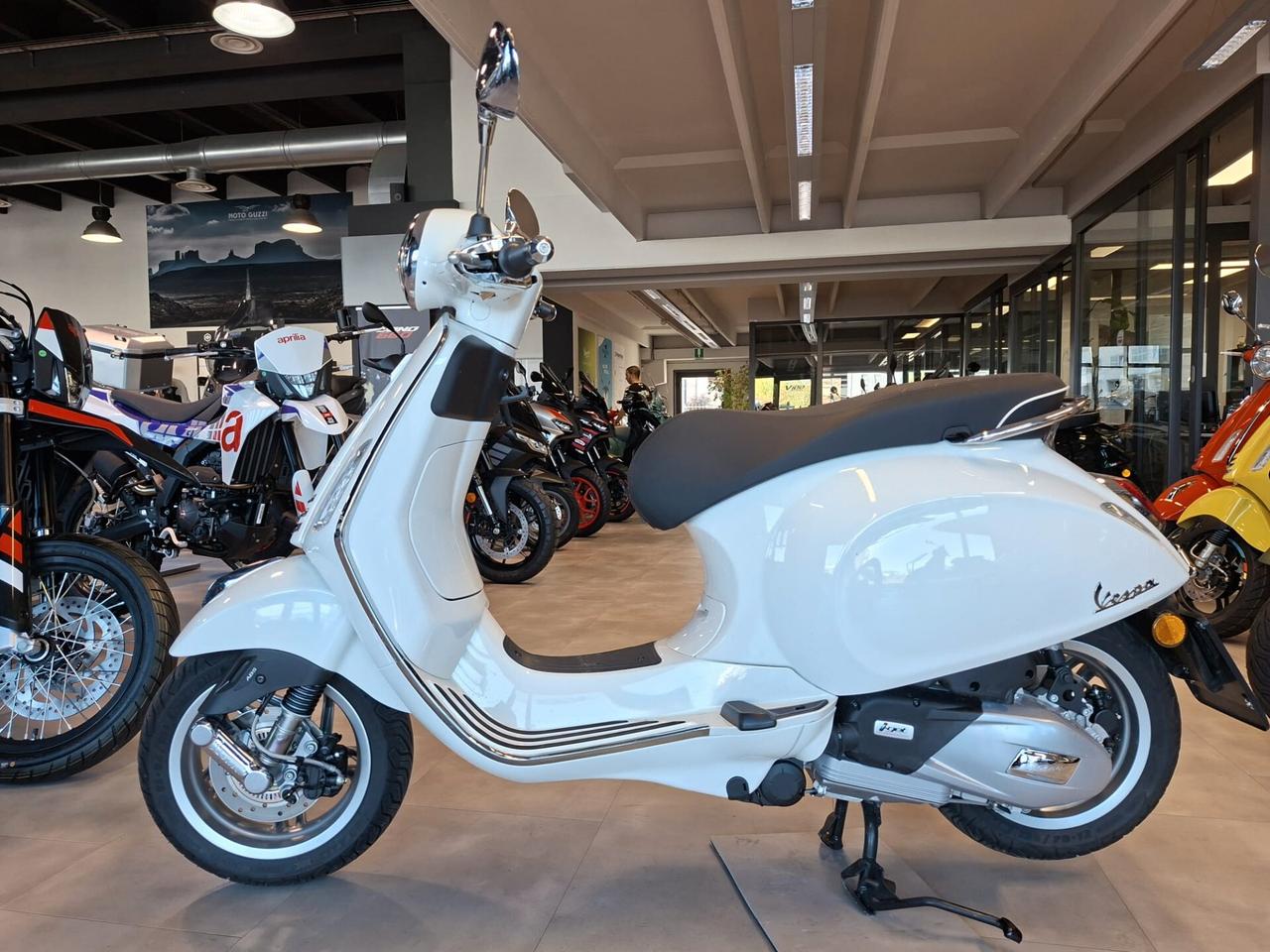 Piaggio Primavera 125 Vespa €5 plus 2026