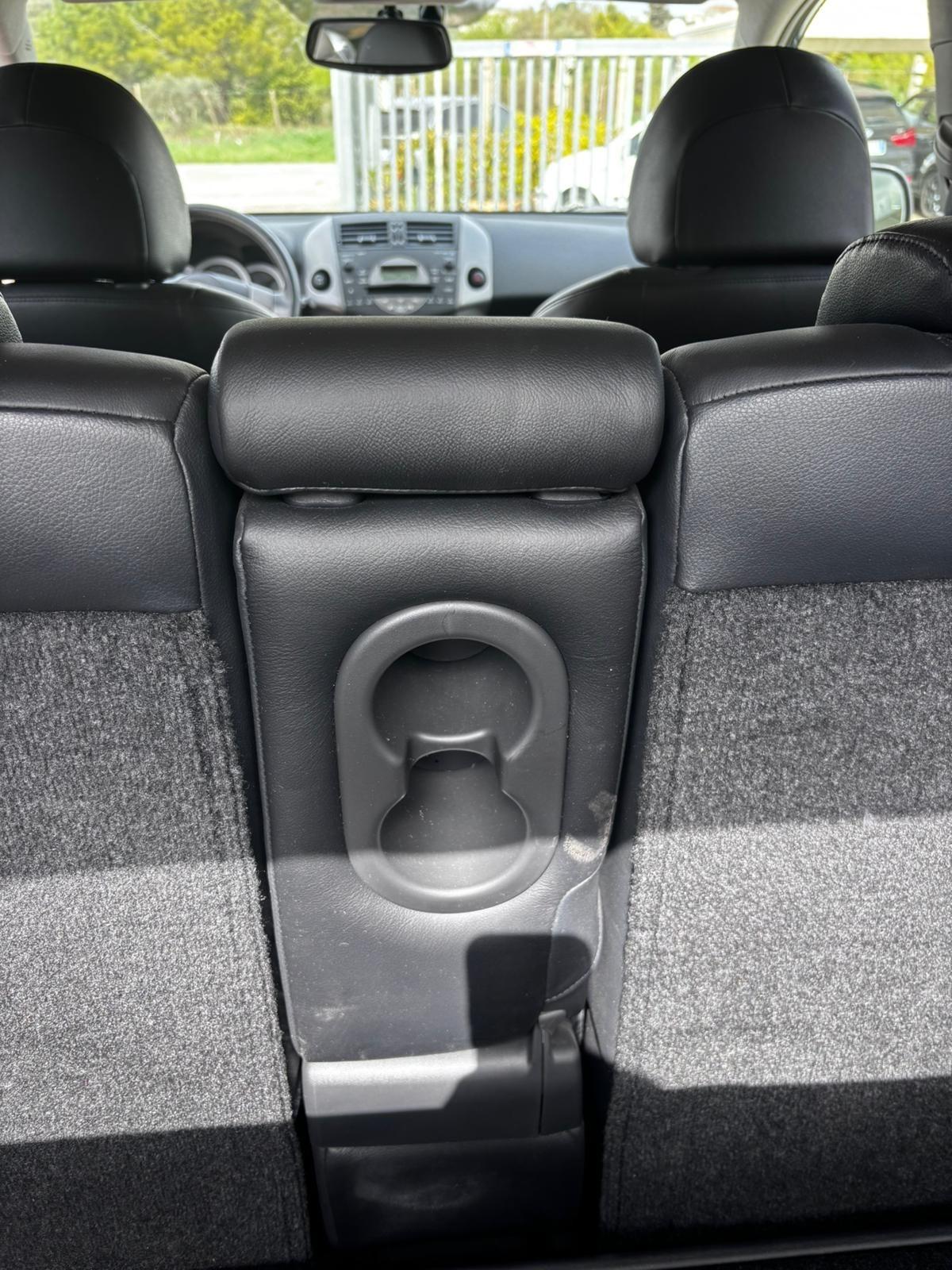 Toyota RAV 4 RAV4 2.2 D-4D 177 CV Luxury