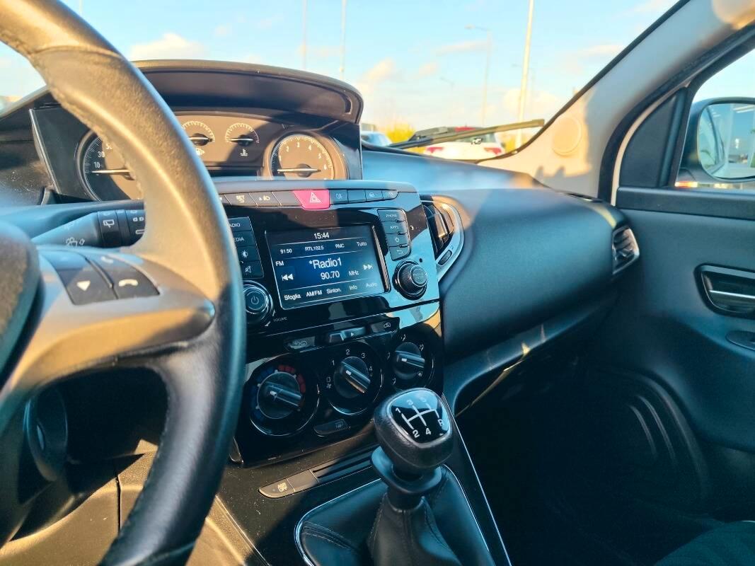 Lancia Ypsilon 1.2 Silver 69cv