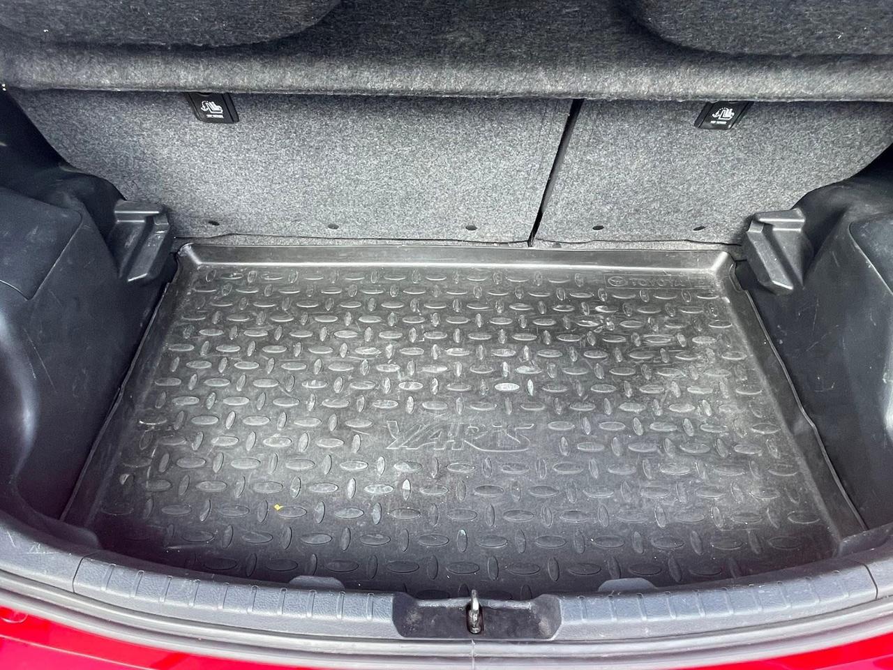 Toyota Yaris Trend Red Edition 1.5h Hybrid 73cv