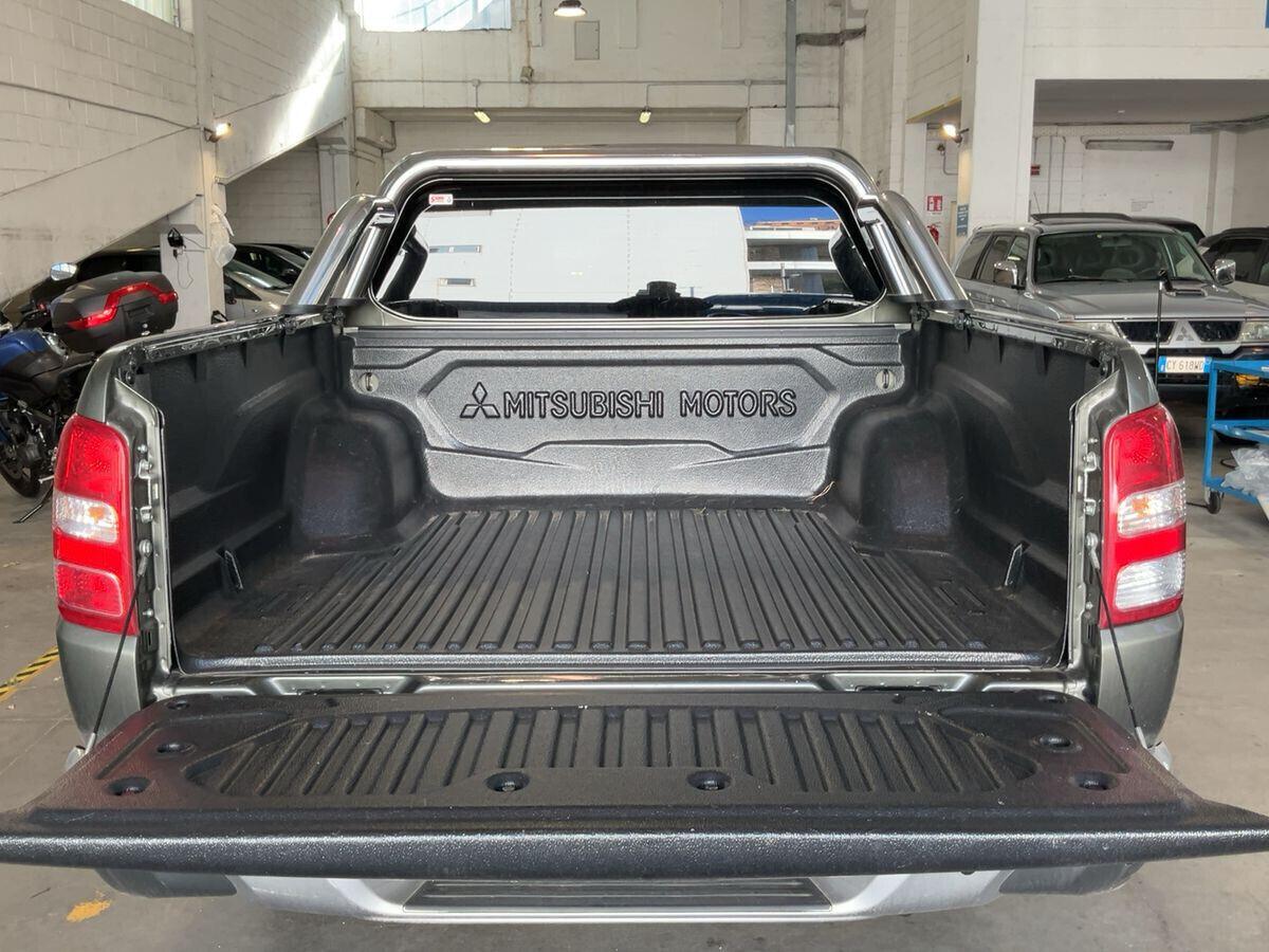 Mitsubishi L200 2.4 DI-D 180 CV DoCab solo 17500 KM