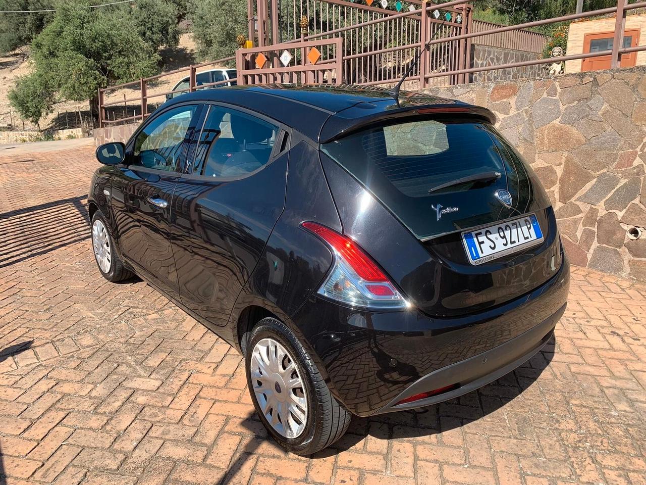 Lancia Ypsilon 0.9 TwinAir 85 CV 5 porte S&S Gold